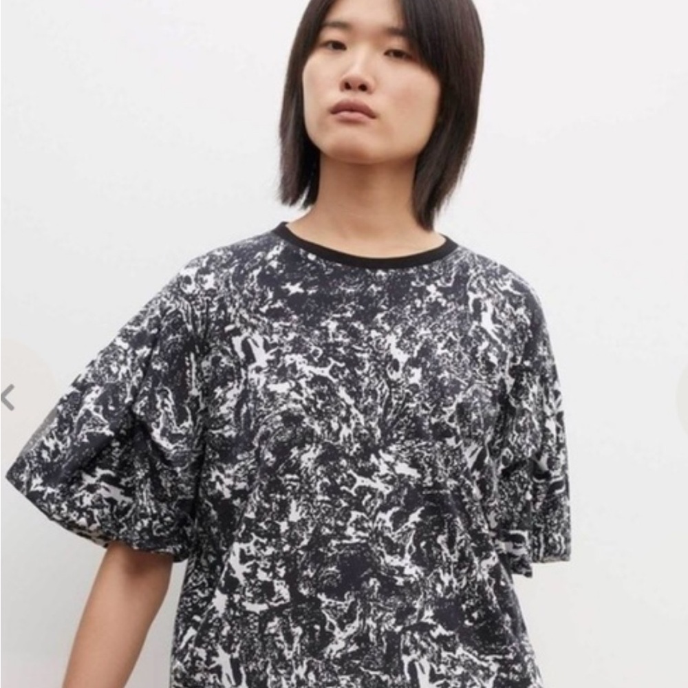 Kowtow size Medium Women’s Drop Shoulder Origami Tee in Folio Print - Picture 2 of 9